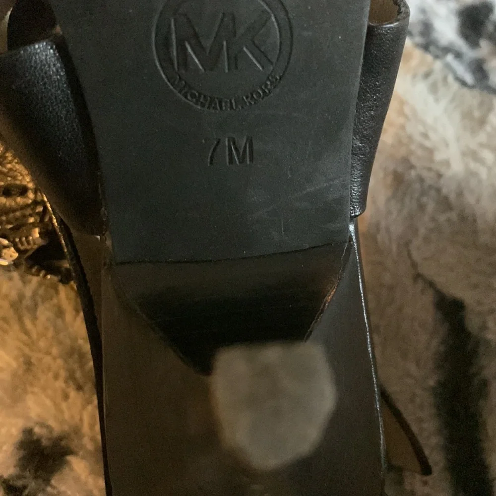 MICHAEL KORS Black Leather Heels — 7